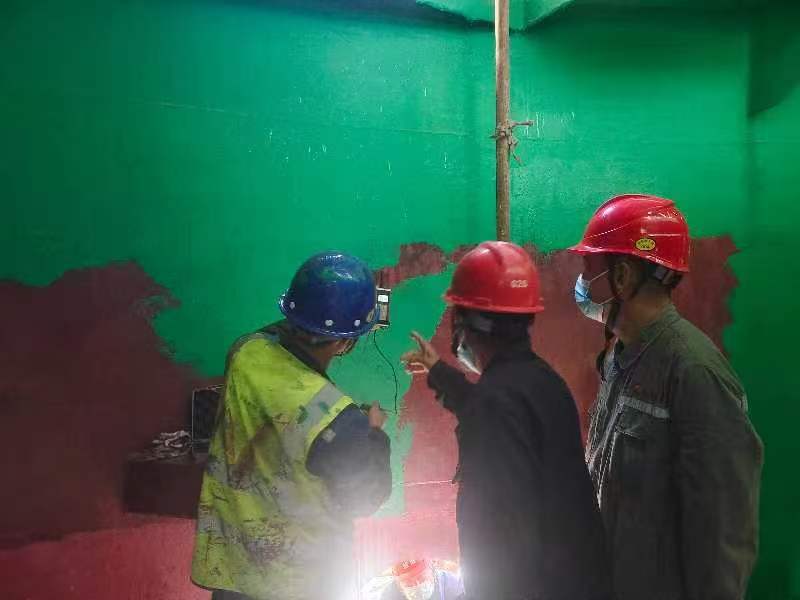玻璃鳞片胶泥用在污水池中的原理是什么